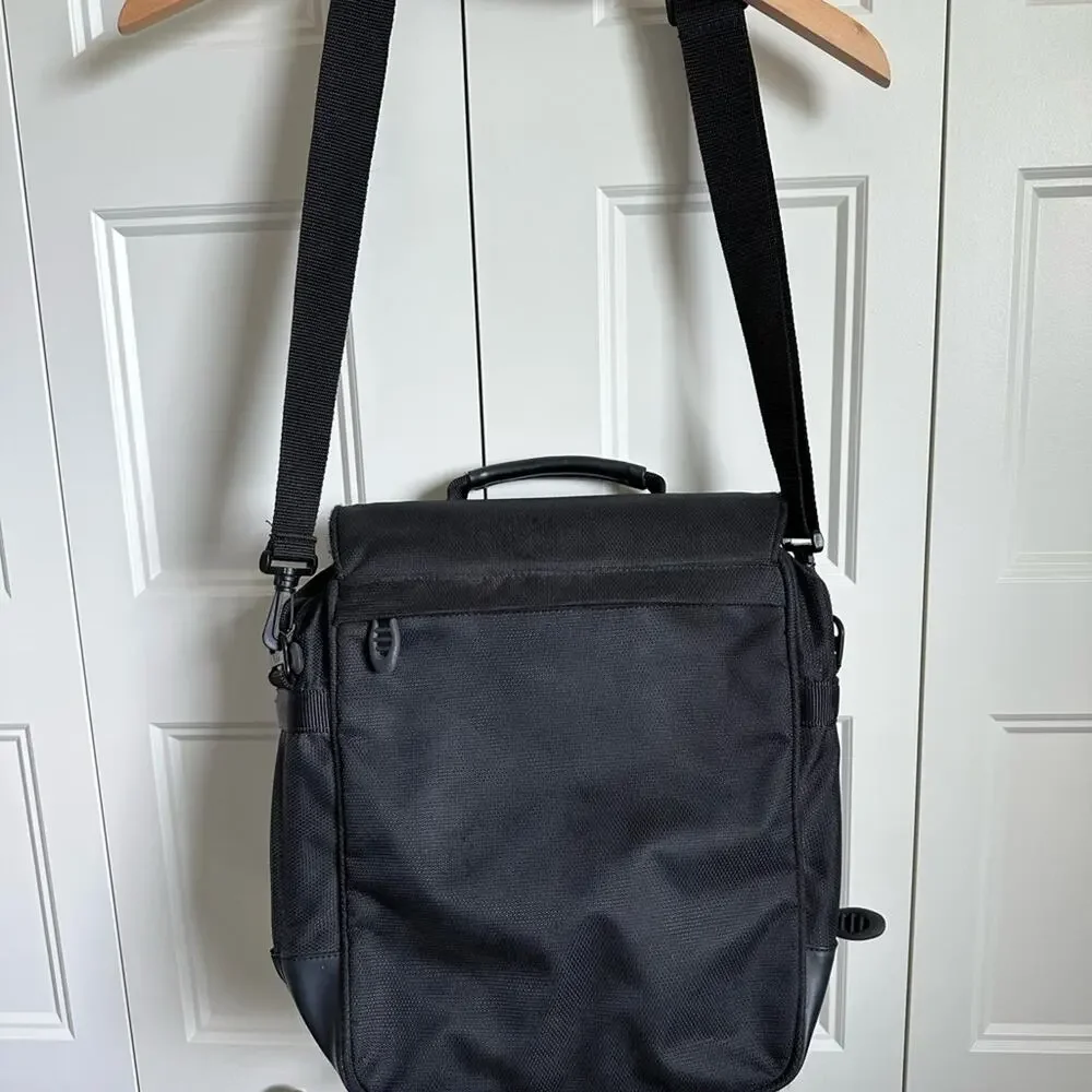 TUMI Black Crossbody Messenger Expandable Bag Purse Nylon With Leather Trim